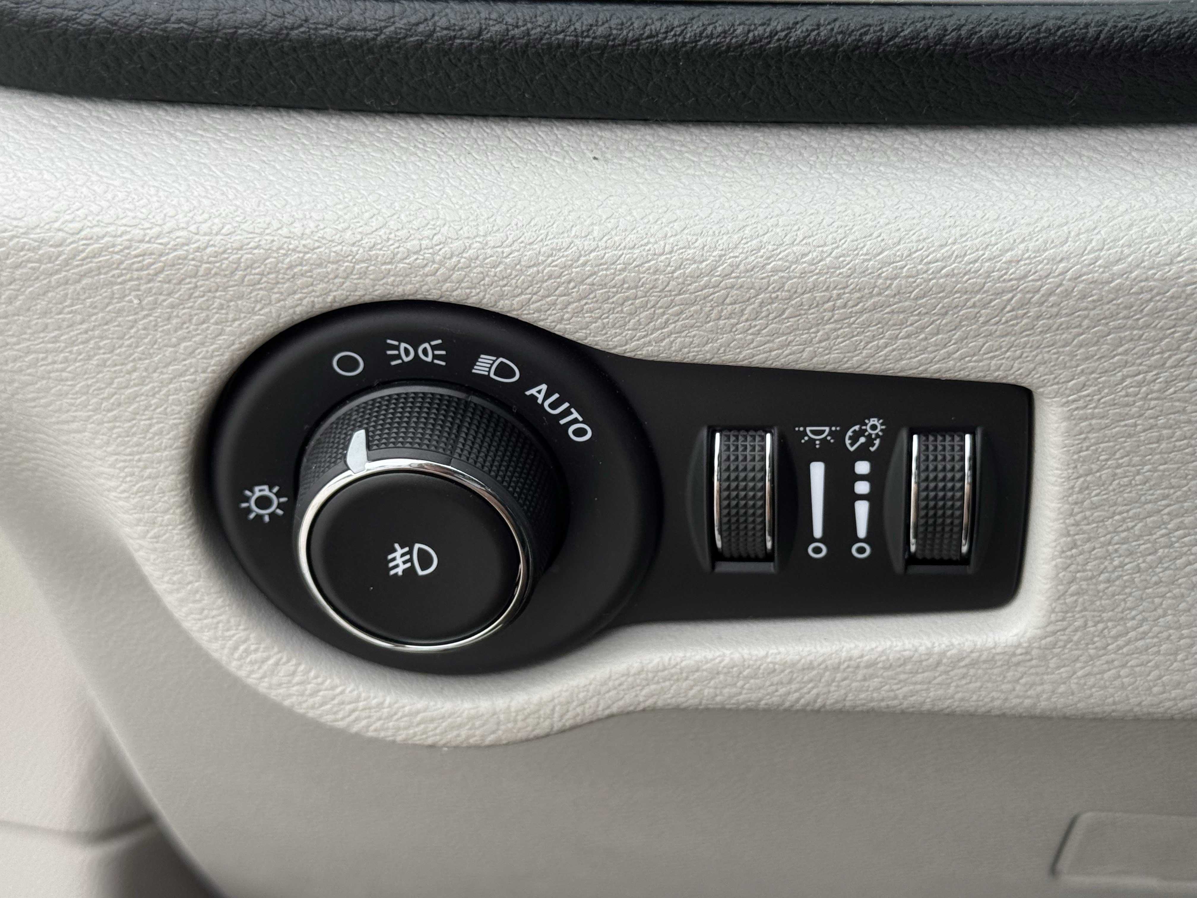 Used 2018 Chrysler Pacifica Limited FWD image 25