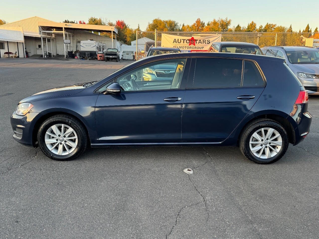 Used 2016 Volkswagen Golf S image 2