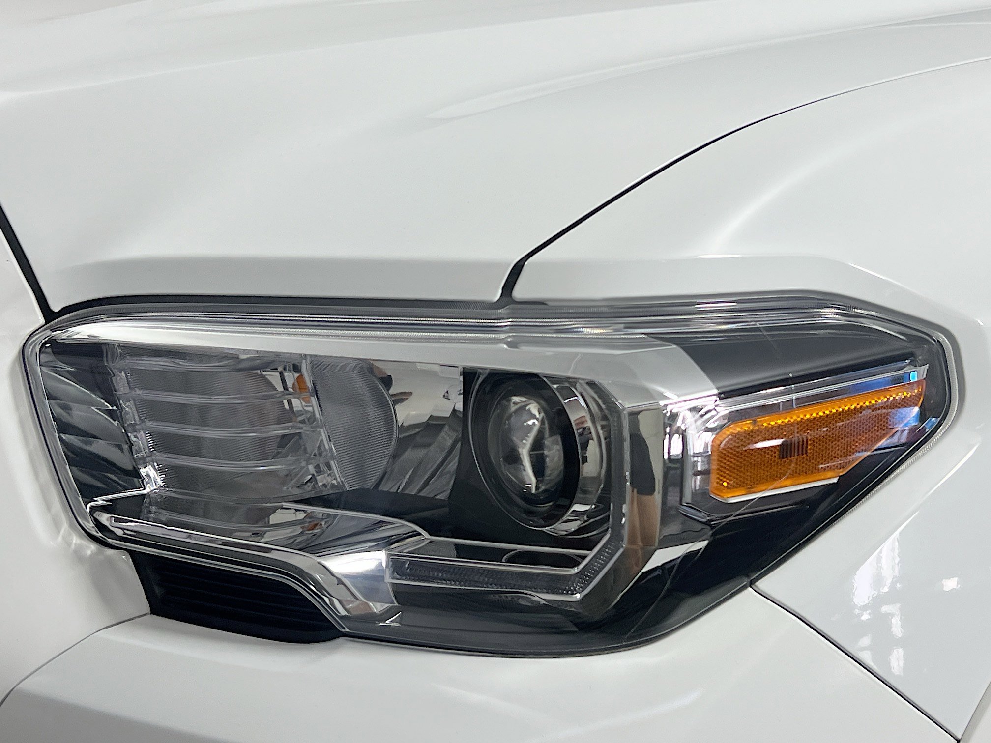 Used 2022 Toyota Tacoma TRD Sport w/ Technology Package image 11