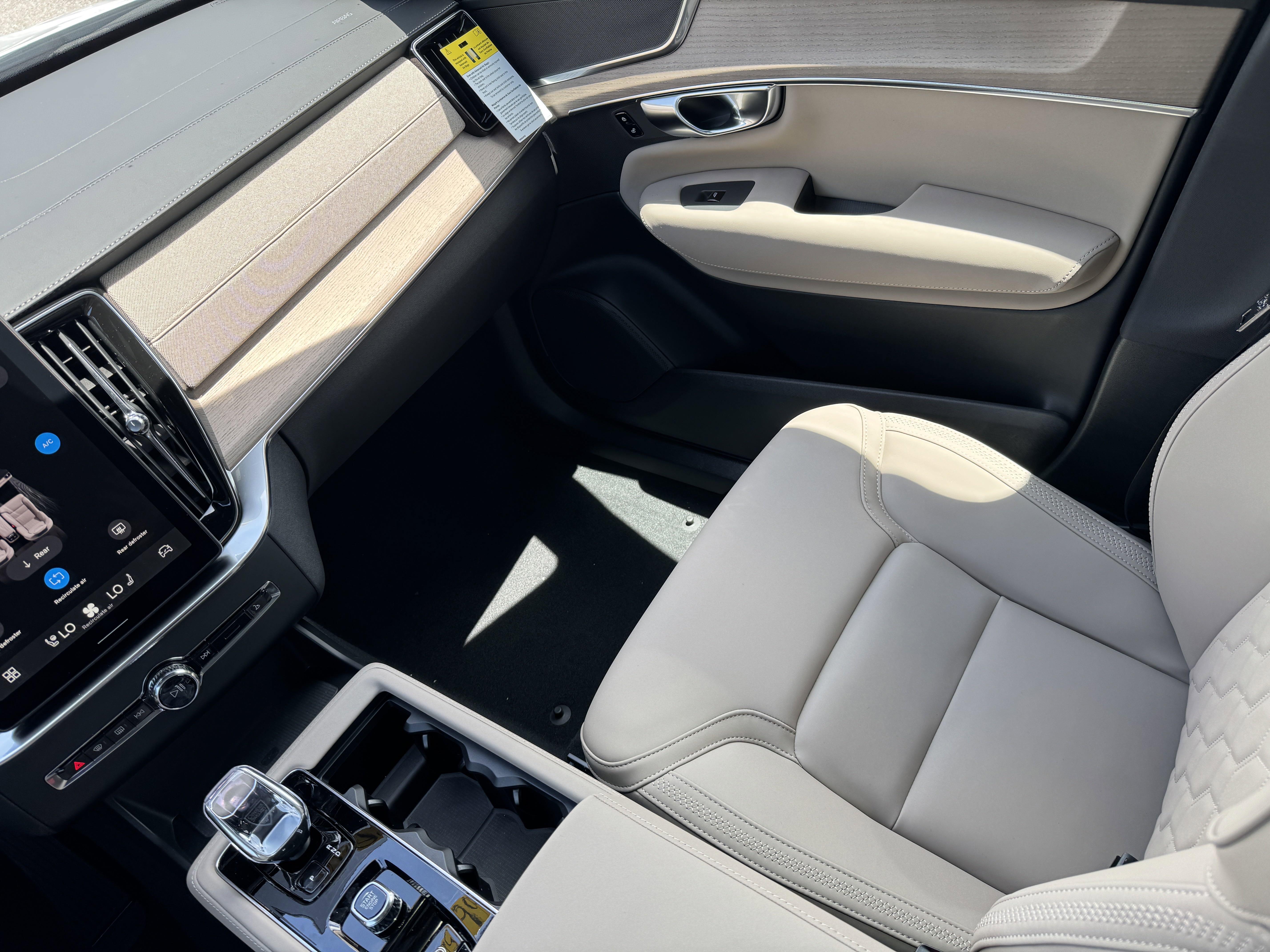 New 2026 Volvo XC90 B6 Plus w/ Protection Package Premier image 16