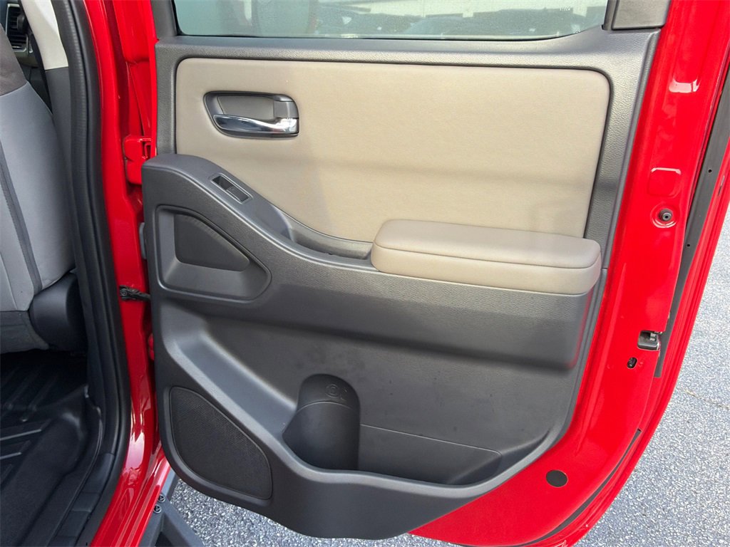 Used 2022 Nissan Frontier SV image 16