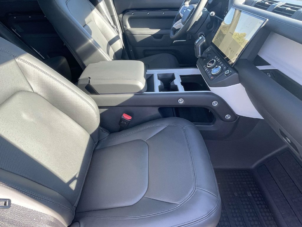 New 2026 Land Rover Defender 110 X-Dynamic SE AWD/4WD image 14