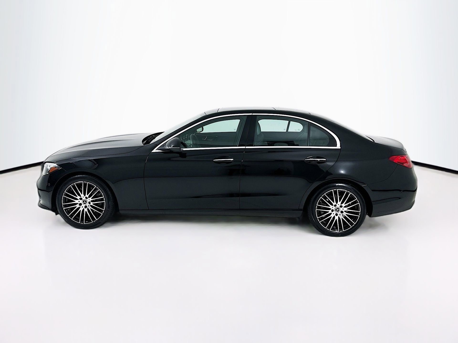 Used 2025 Mercedes-Benz C 300 Sedan image 5