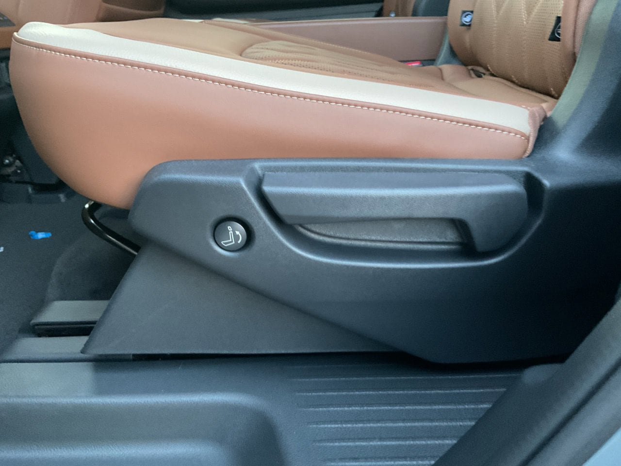 New 2026 Nissan Pathfinder Platinum FWD image 12