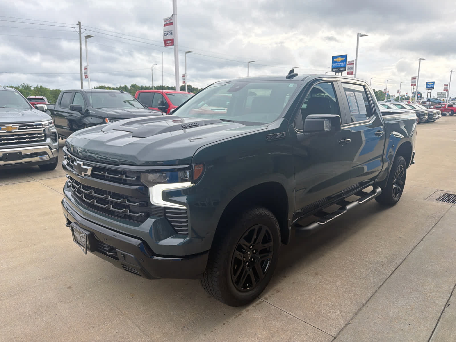 Used 2026 Chevrolet Silverado 1500 LT Trail Boss w/ LT Trail Boss Premium Package AWD/4WD image 2