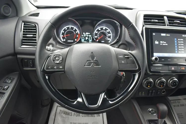 Used 2025 Mitsubishi Outlander Sport LE AWD/4WD image 20