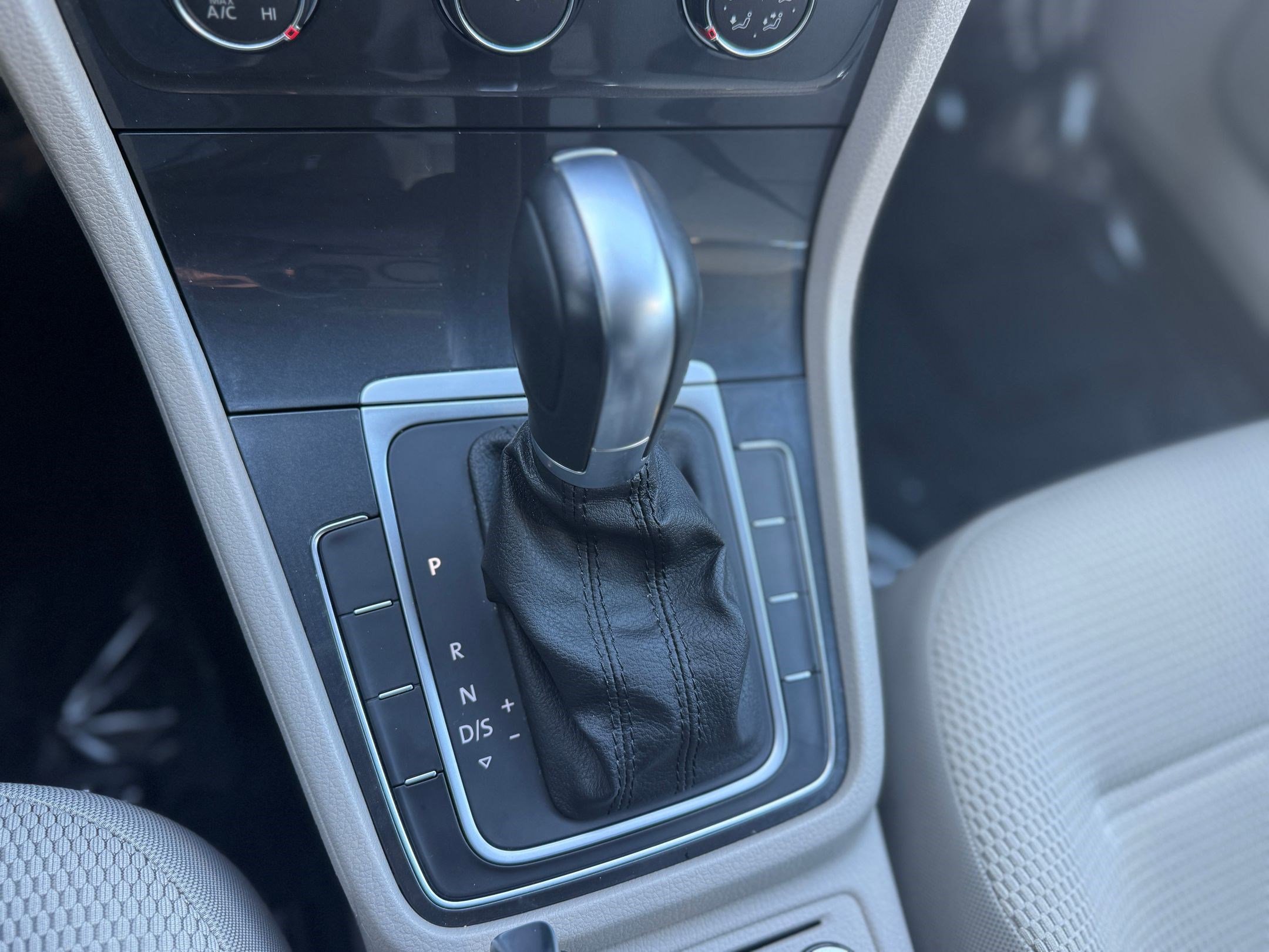 Used 2018 Volkswagen Golf S image 15