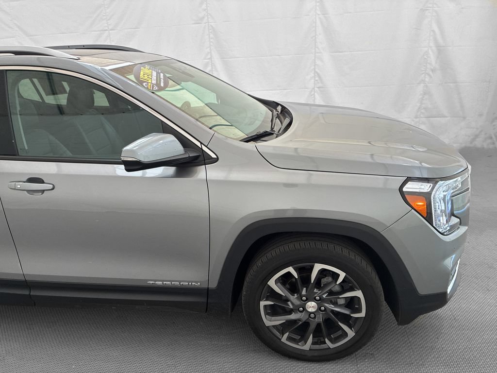 Used 2023 GMC Terrain SLT w/ Infotainment Package II AWD/4WD image 9
