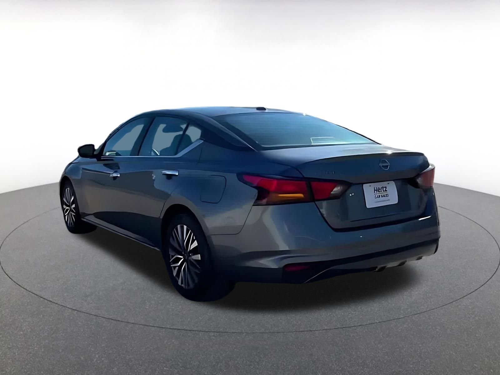 Used 2025 Nissan Altima 2.5 SV image 10