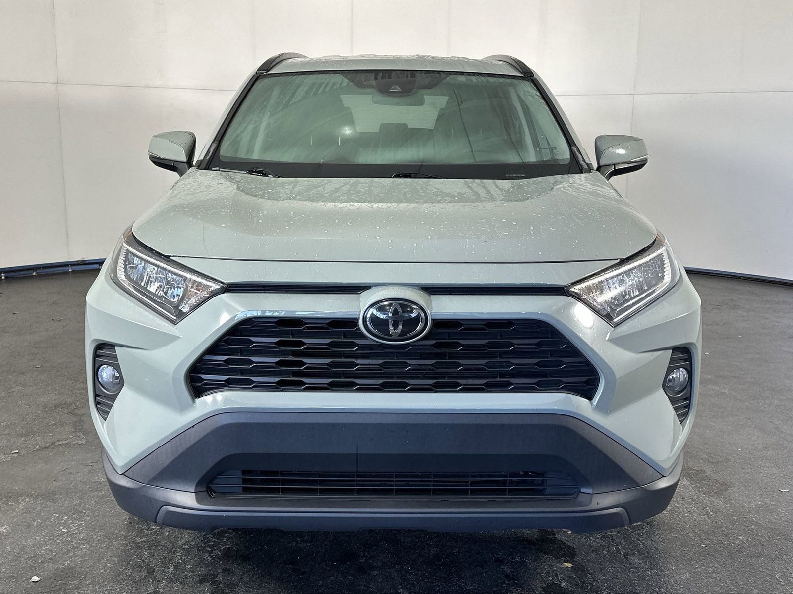 Used 2020 Toyota RAV4 XLE image 4
