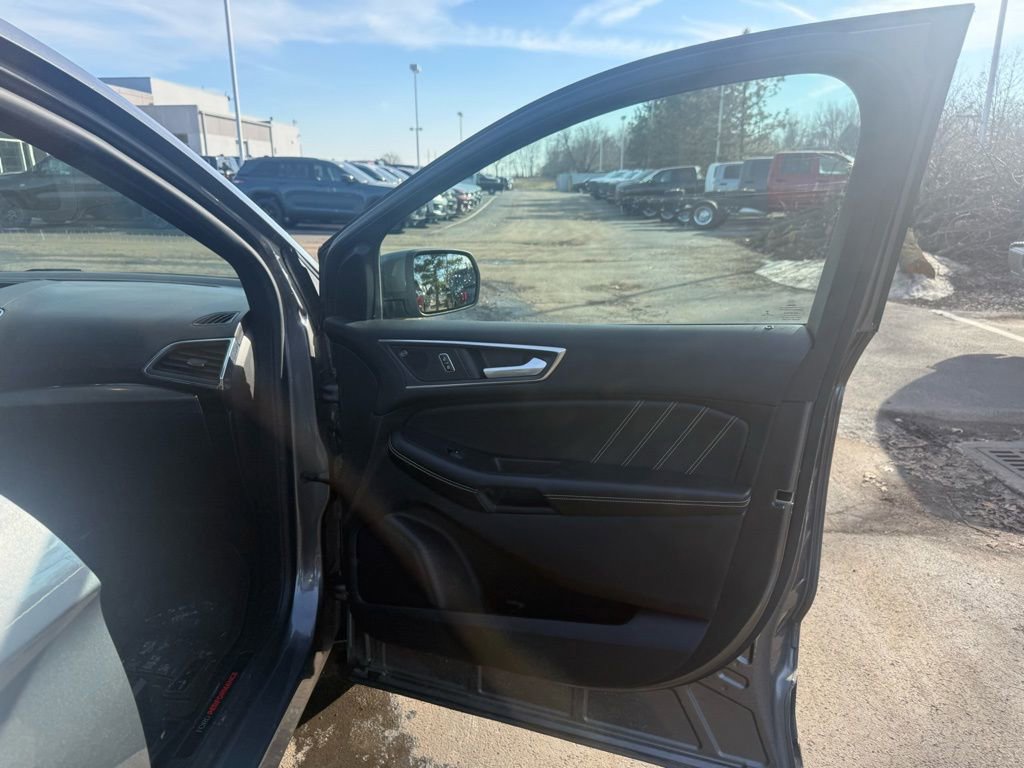 Used 2022 Ford Edge ST w/ Equipment Group 401A image 16