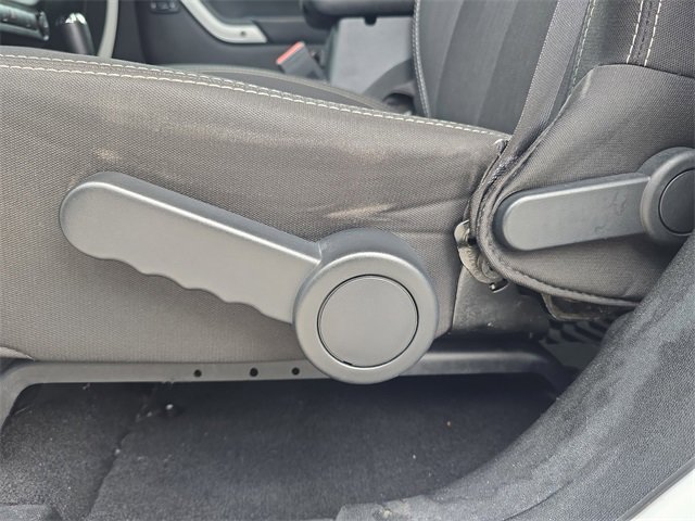 Used 2017 Jeep Wrangler Unlimited Sahara w/ Connectivity Group image 15