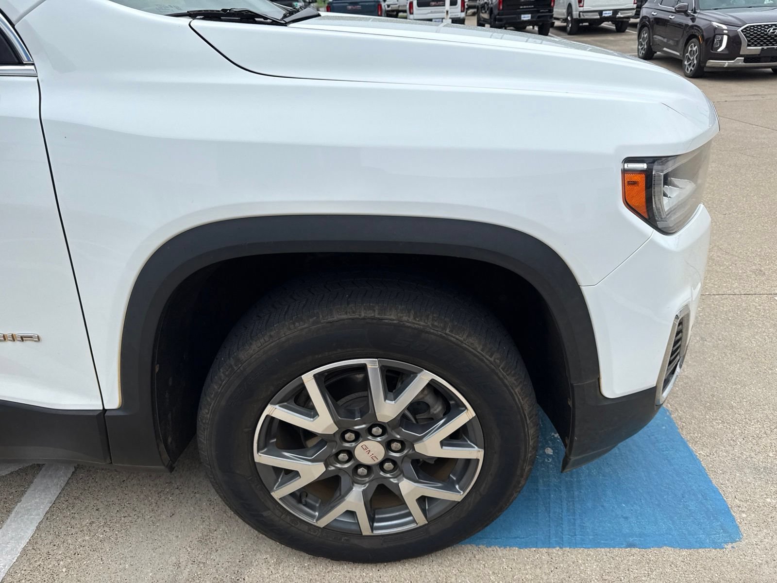 Used 2023 GMC Acadia SLT FWD image 4