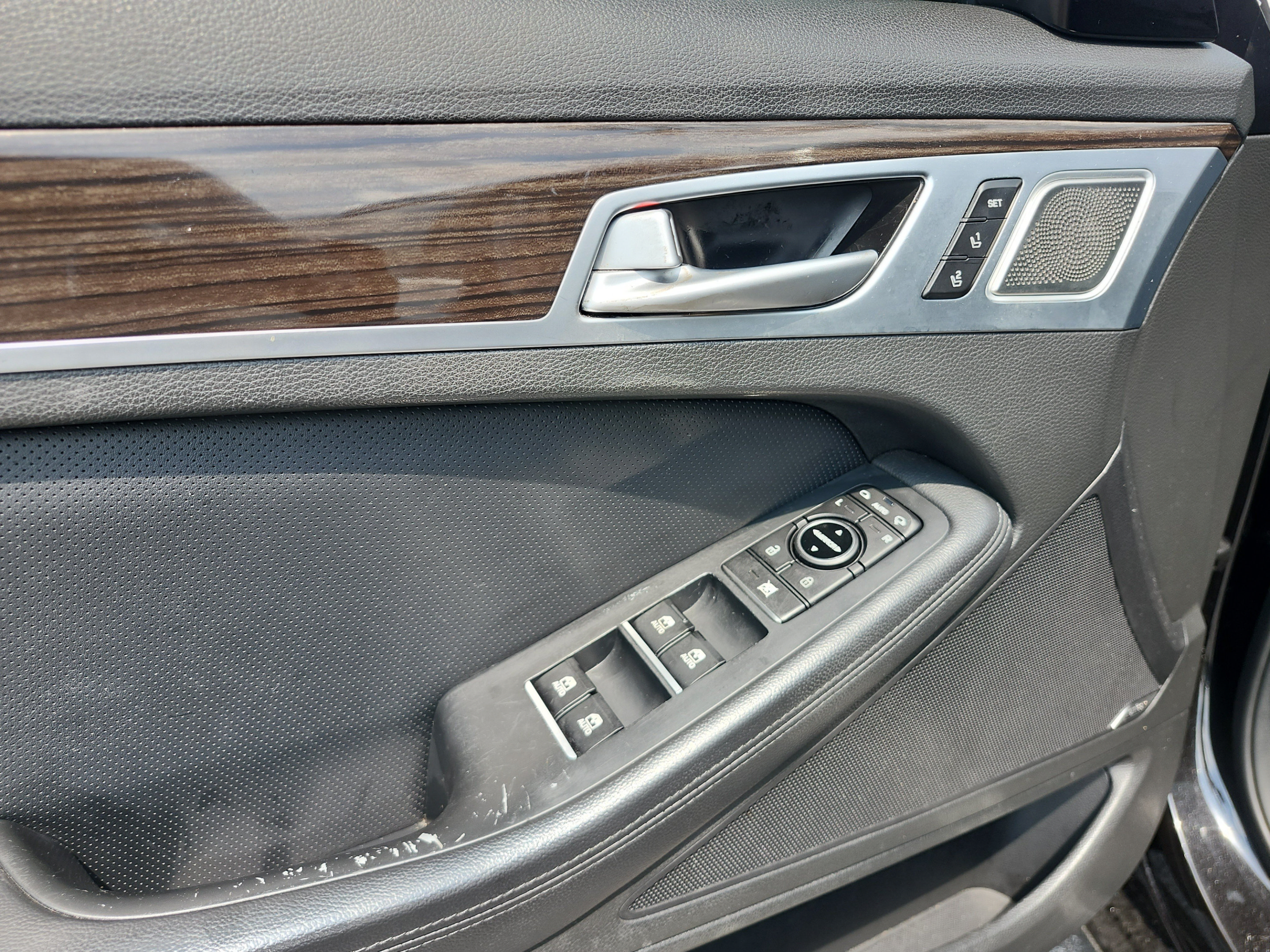 Used 2018 Genesis G80 3.8 w/ Option Group 02 RWD image 16