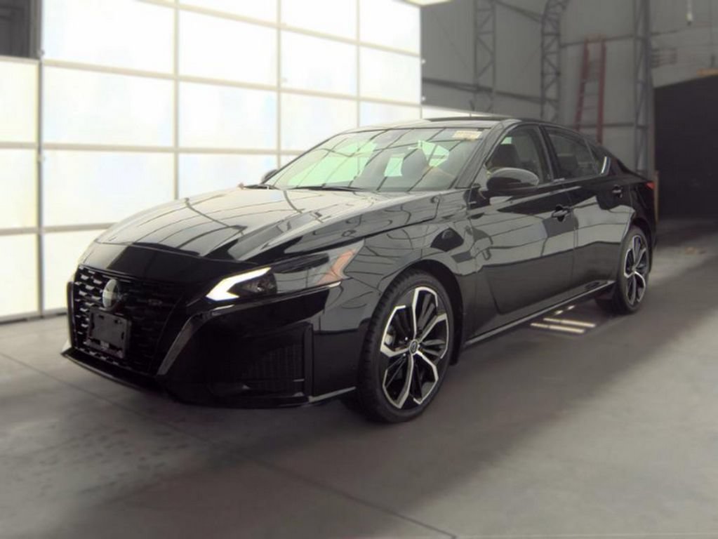 Used 2023 Nissan Altima 2.5 SR w/ SR Premium Package AWD/4WD image 2
