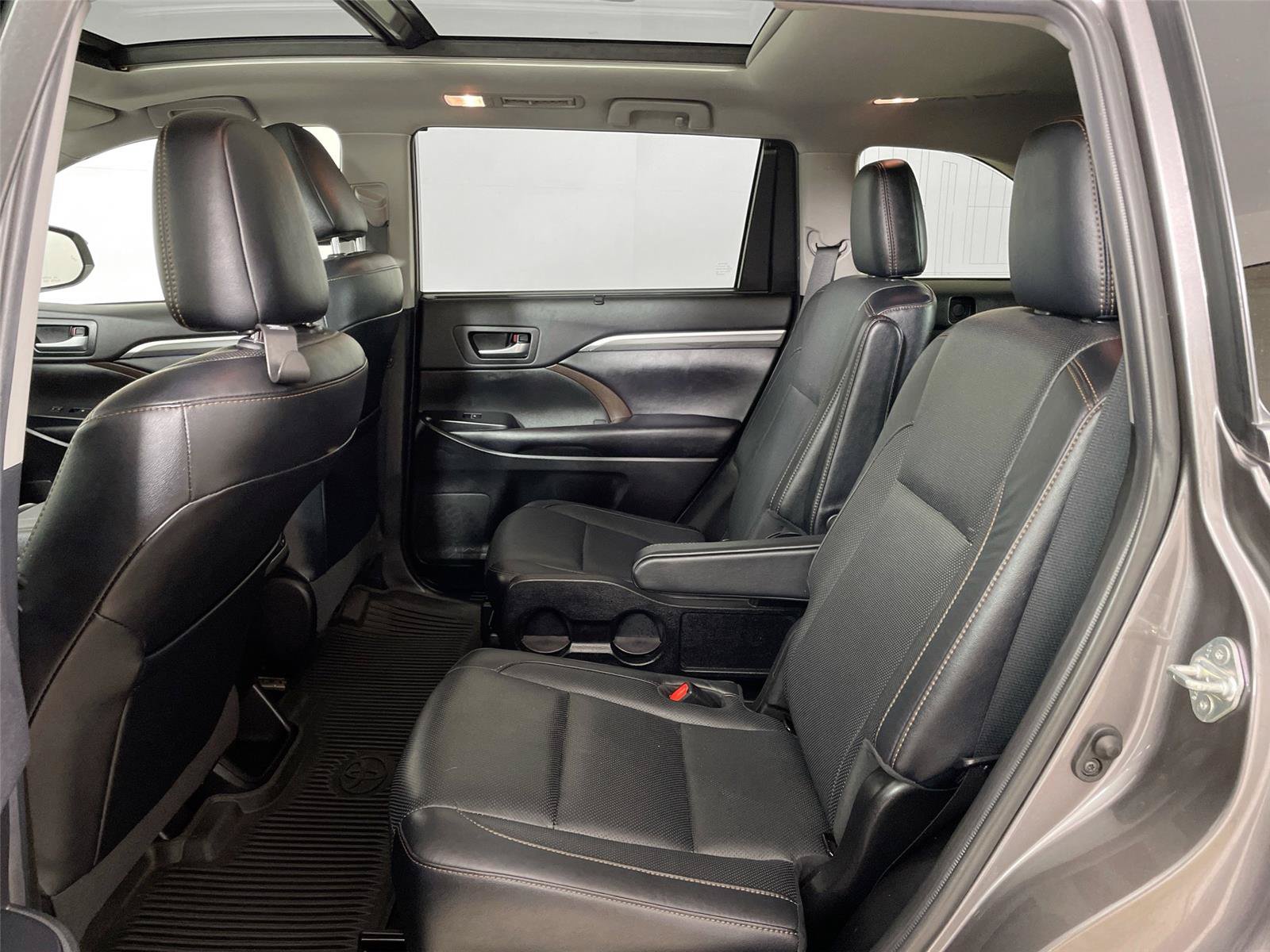 Used 2019 Toyota Highlander Limited Platinum AWD/4WD image 11