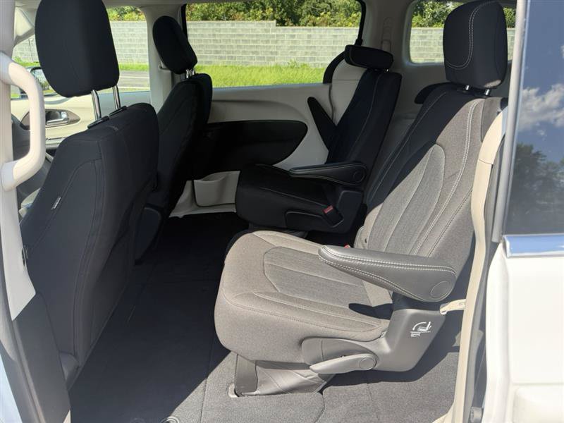 Used 2024 Chrysler Voyager LX FWD image 9