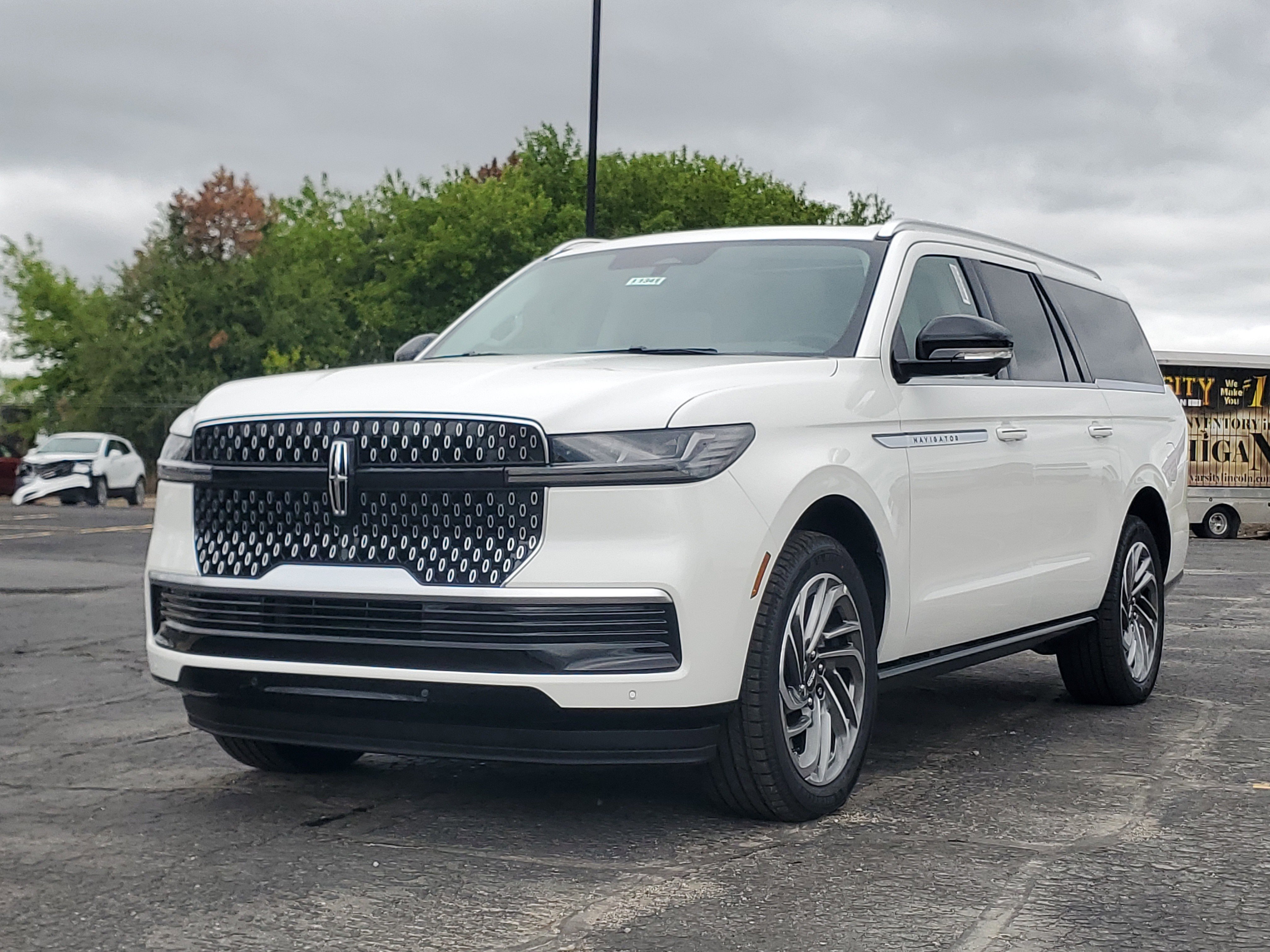 New 2026 Lincoln Navigator L Reserve AWD/4WD image 2