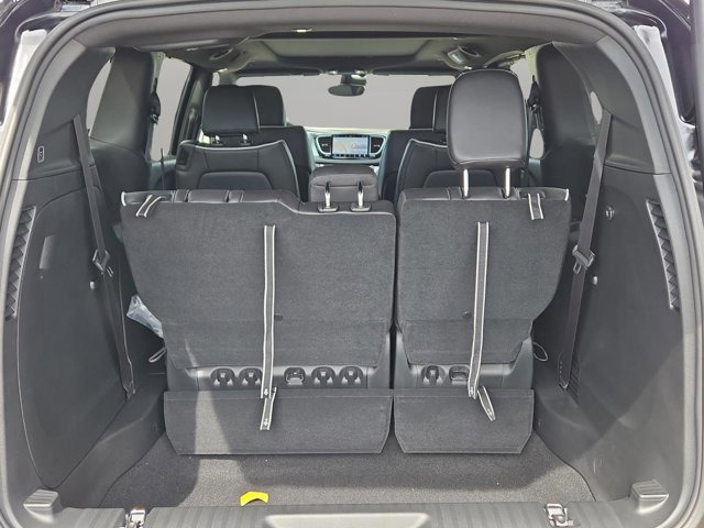 New 2026 Chrysler Pacifica Limited w/ S Appearance Package image 10