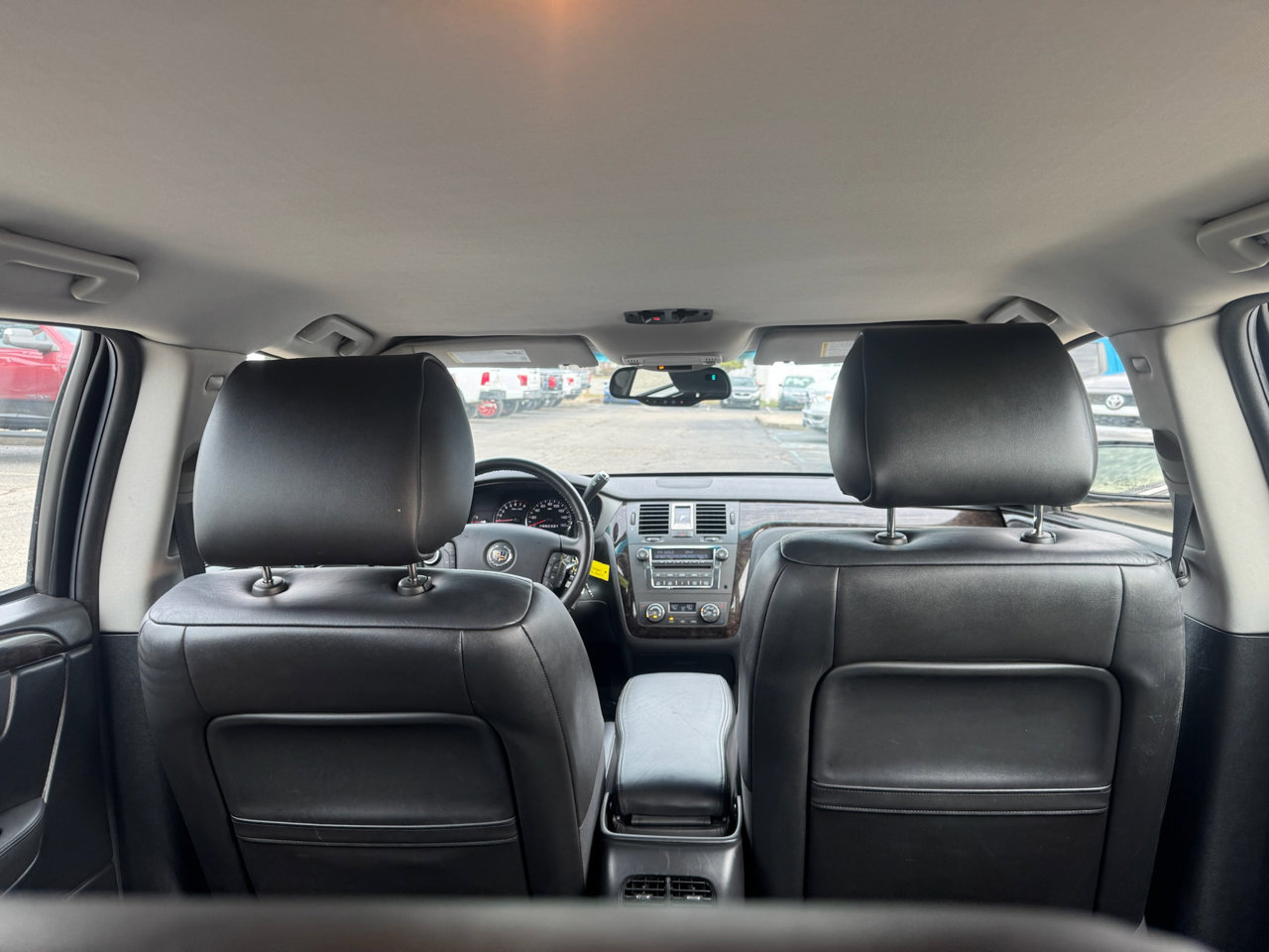 Used 2011 Cadillac DTS Limousine image 31