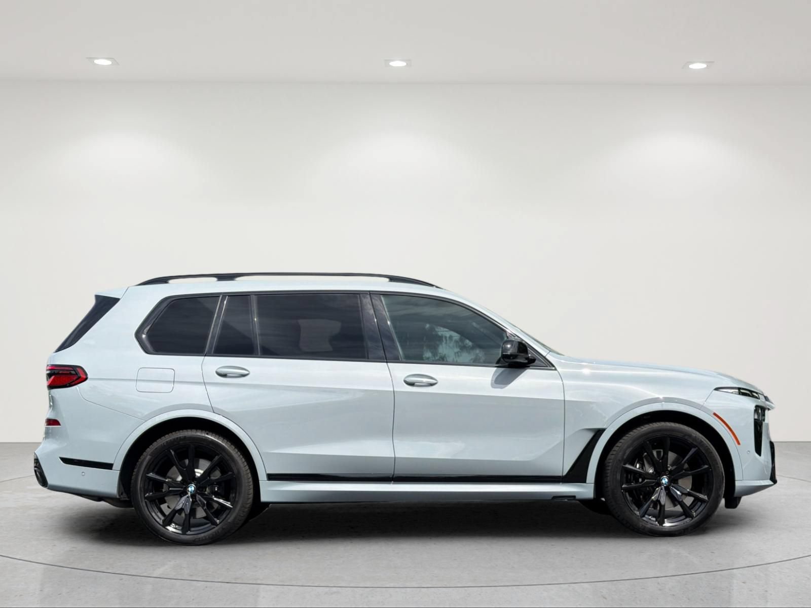 Used 2024 BMW X7 M60i w/ Climate Comfort Package AWD/4WD image 6
