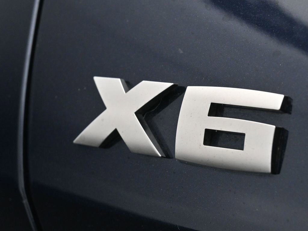 Used 2022 BMW X6 M50i w/ Executive Package image 21