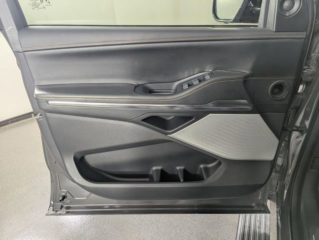 Used 2025 Lincoln Navigator Black Label image 14