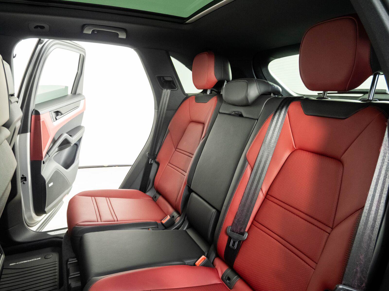 Certified 2026 Porsche Cayenne AWD/4WD image 22