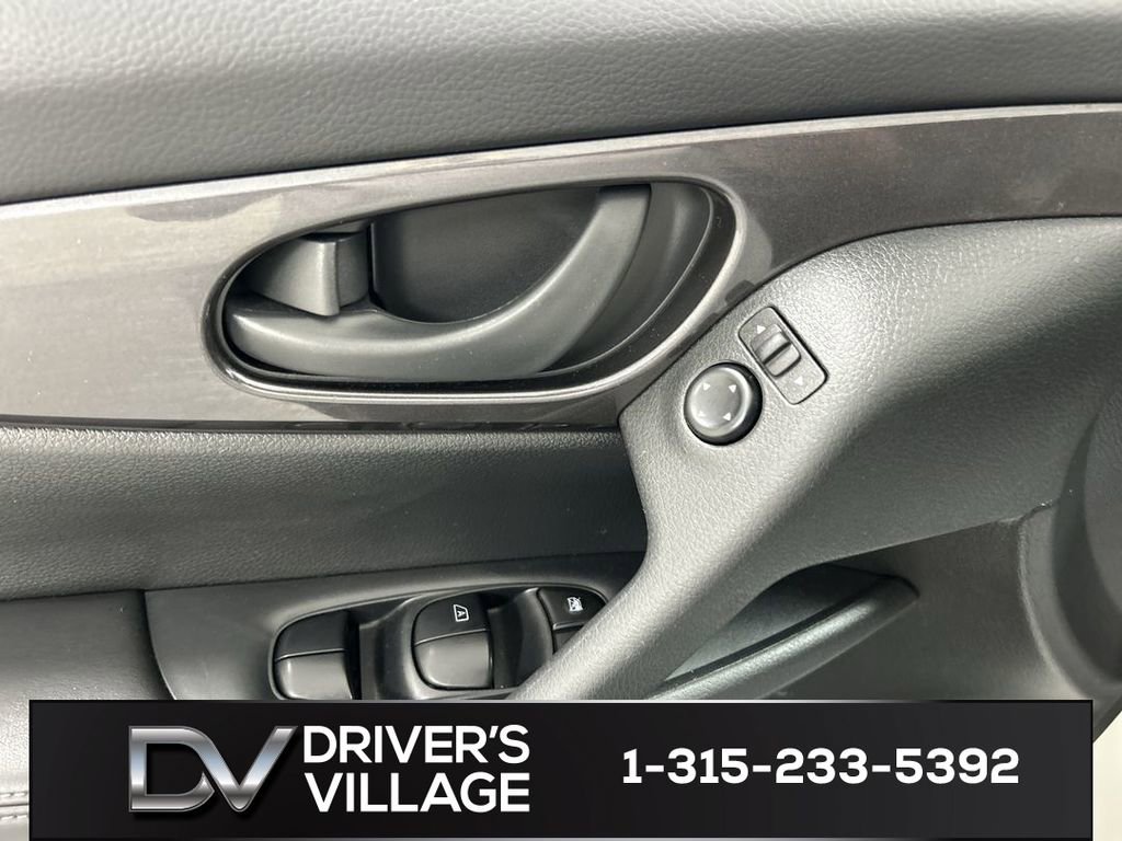 Used 2020 Nissan Rogue S AWD/4WD image 11