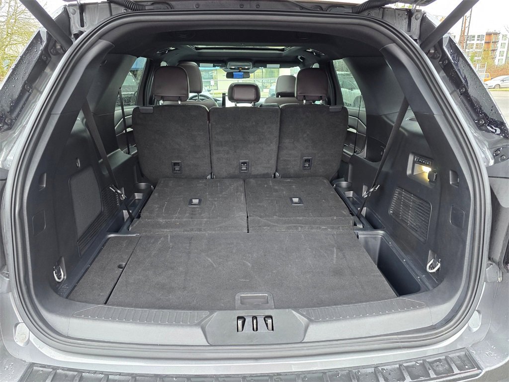 Used 2025 Ford Explorer Platinum image 13