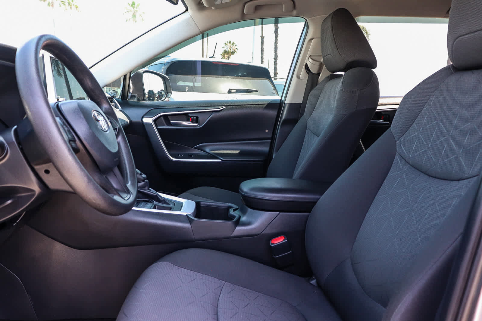 Used 2024 Toyota RAV4 XLE AWD/4WD image 25
