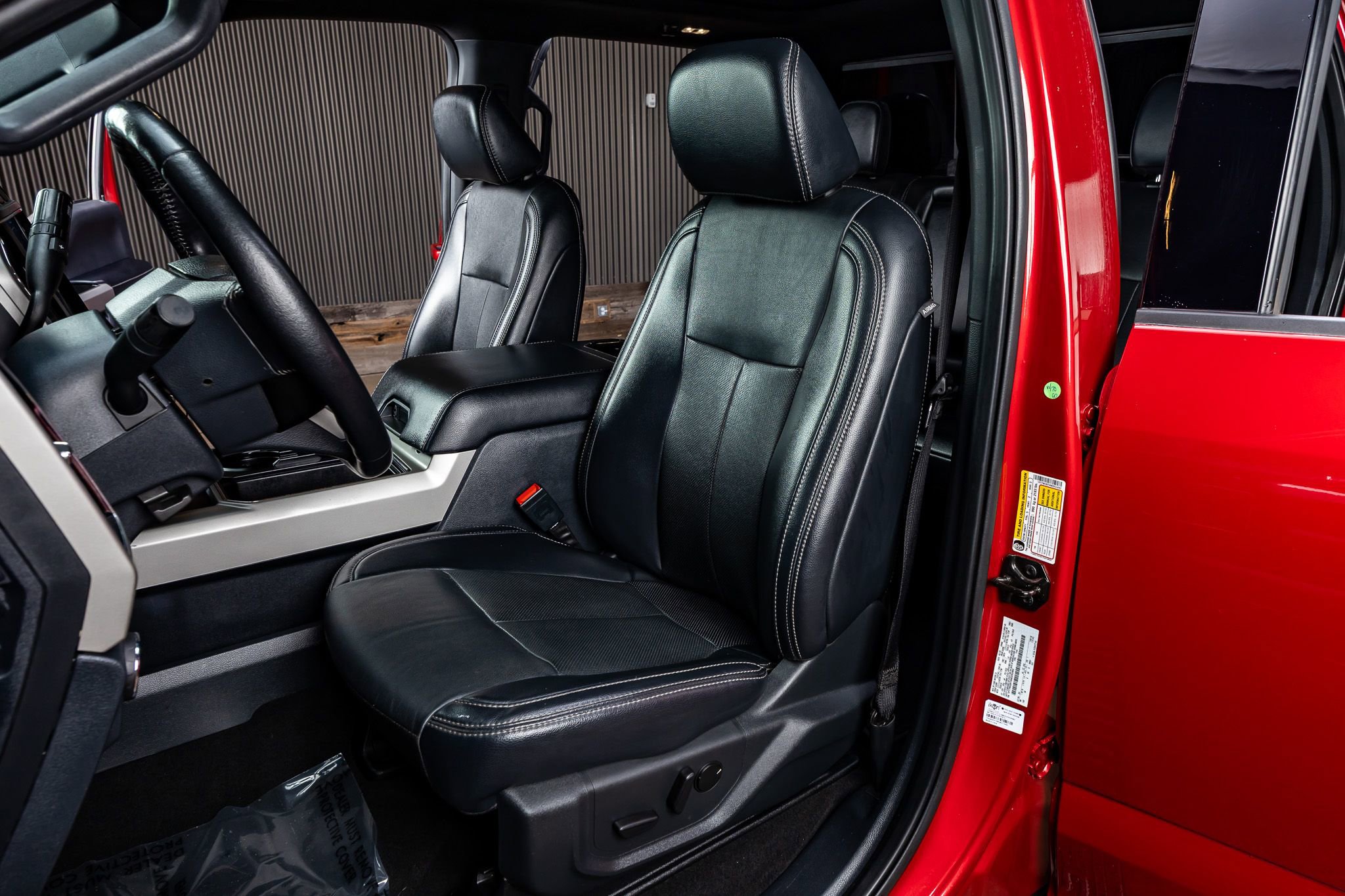 Used 2022 Ford F250 Lariat w/ Black Appearance Package image 28