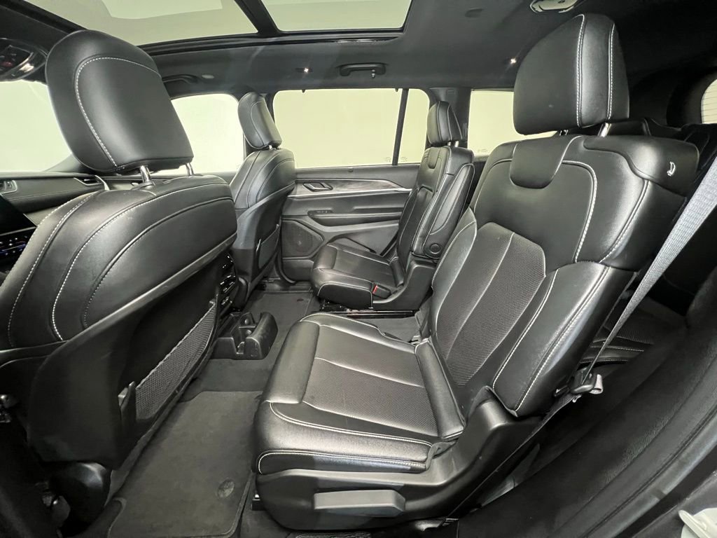 Used 2024 Jeep Grand Cherokee L Limited w/ Luxury Tech Group II AWD/4WD image 5