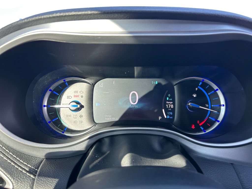 Used 2022 Chrysler Pacifica Touring-L w/ Uconnect Theater Family Group FWD image 20