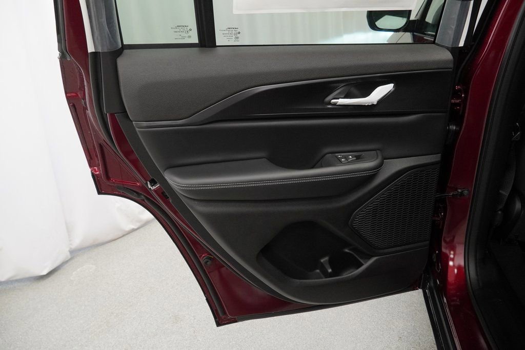 New 2026 Jeep Grand Cherokee Laredo image 30