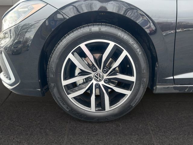 Used 2025 Volkswagen Jetta SE image 6