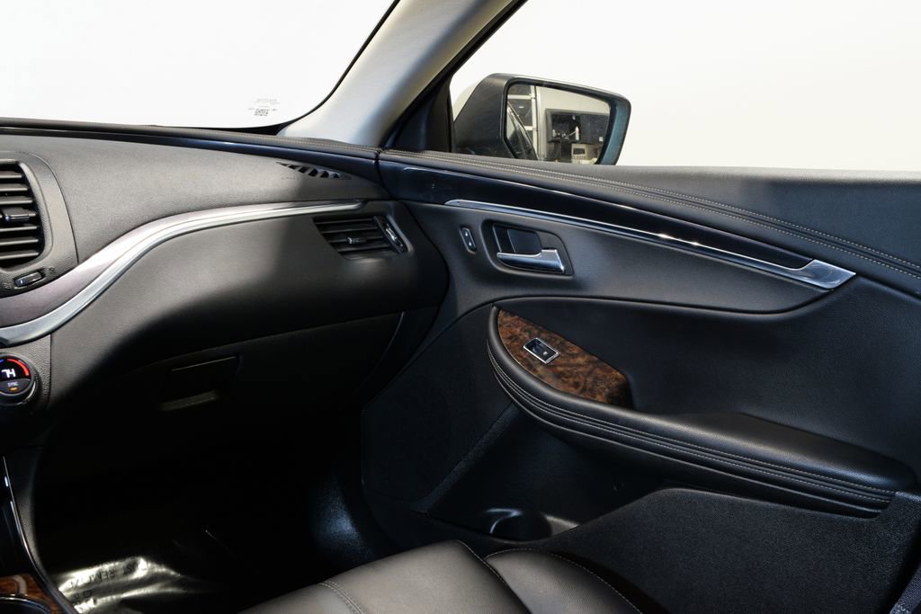 Used 2015 Chevrolet Impala LT w/ Convenience Package image 15