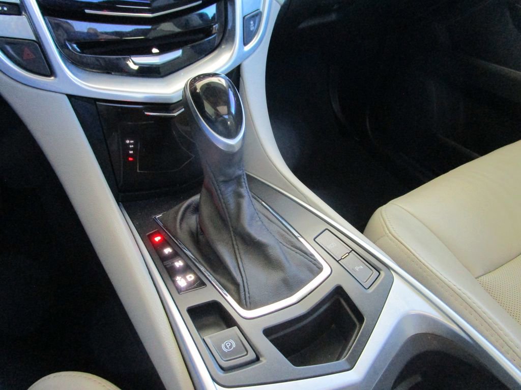 Used 2013 Cadillac SRX Luxury image 32