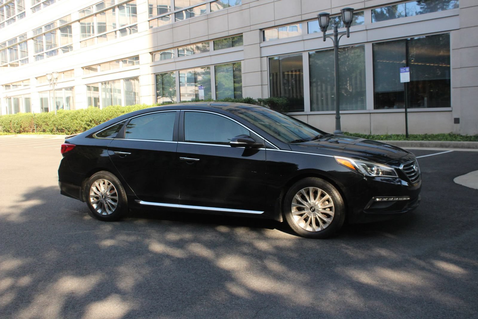 Used 2015 Hyundai Sonata Limited FWD image 2