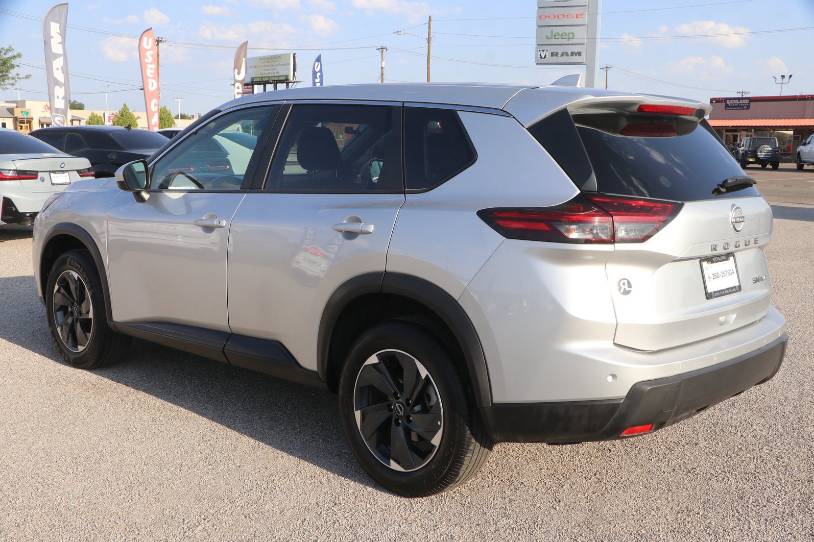 Used 2024 Nissan Rogue SV AWD/4WD image 5