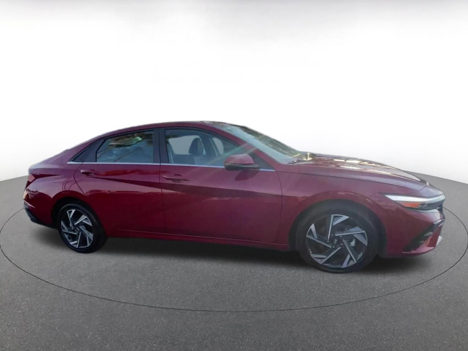 Used 2025 Hyundai Elantra Limited image 16