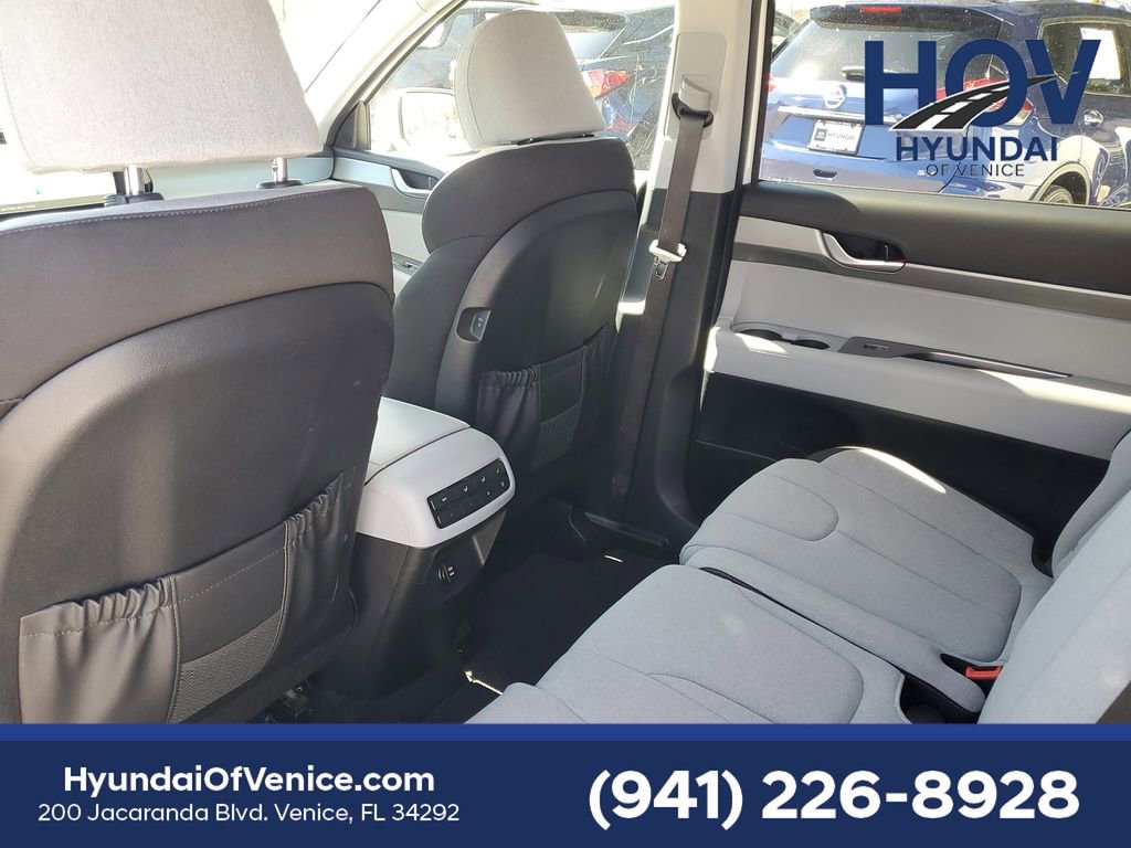 Used 2023 Hyundai Palisade SE image 18