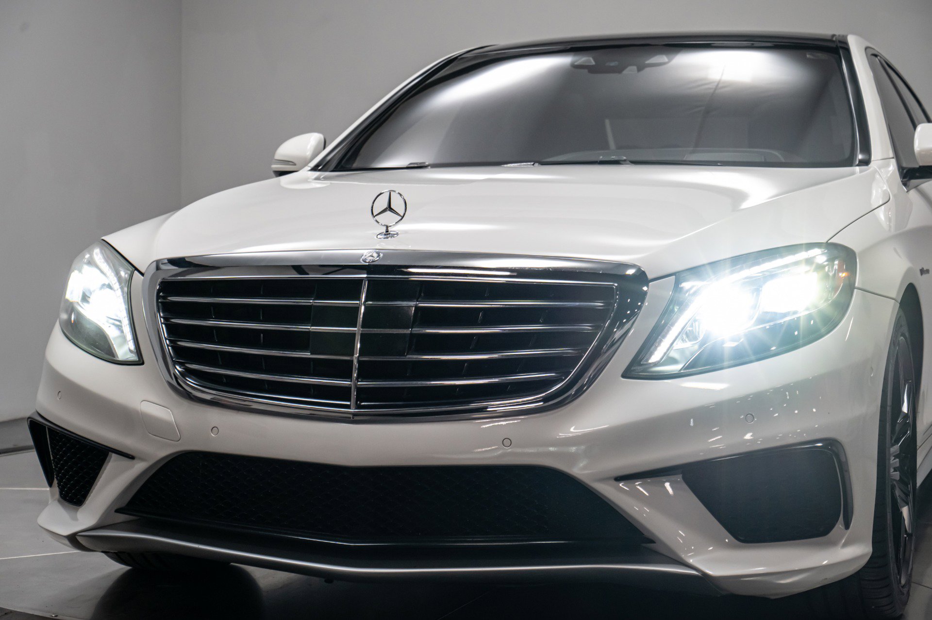 Used 2015 Mercedes-Benz S 63 AMG 4MATIC Sedan w/ Driver Assistance Package image 52