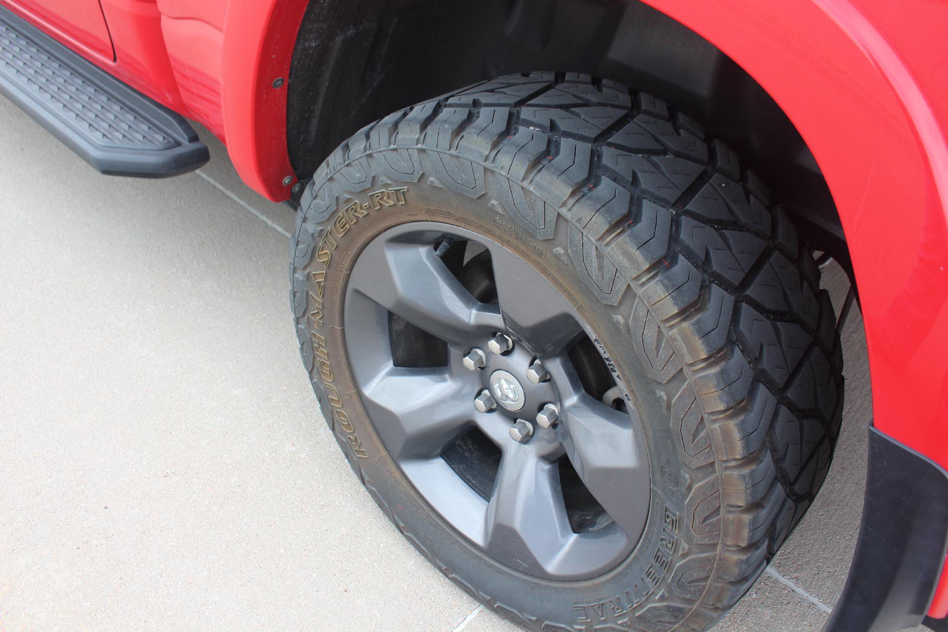 Used 2021 RAM 1500 4x4 Crew Cab image 22
