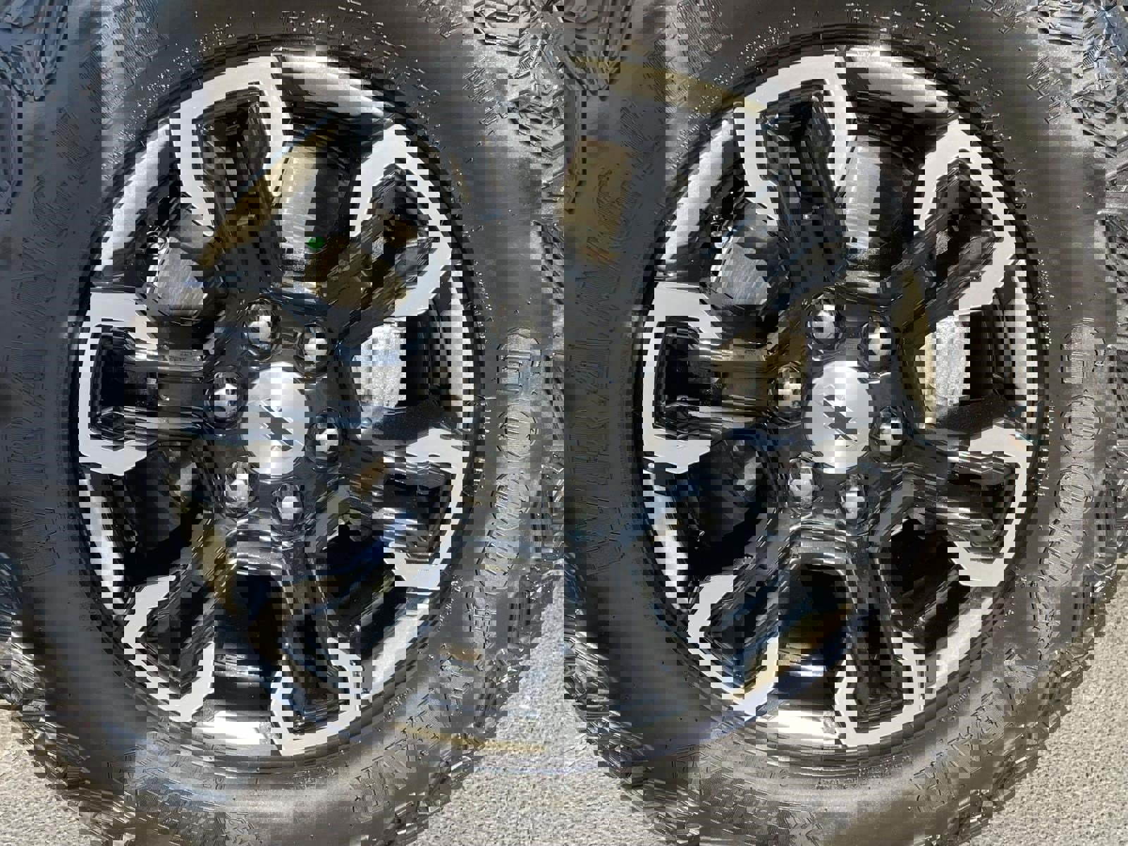 Used 2024 Chevrolet Silverado 1500 ZR2 w/ Technology Package image 9