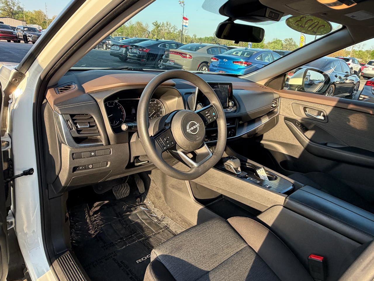 Used 2023 Nissan Rogue SV FWD image 13