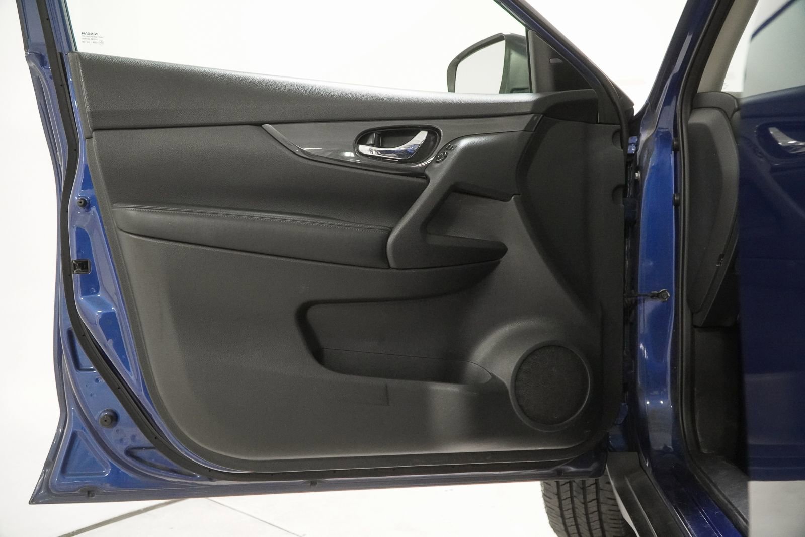 Used 2018 Nissan Rogue S image 18