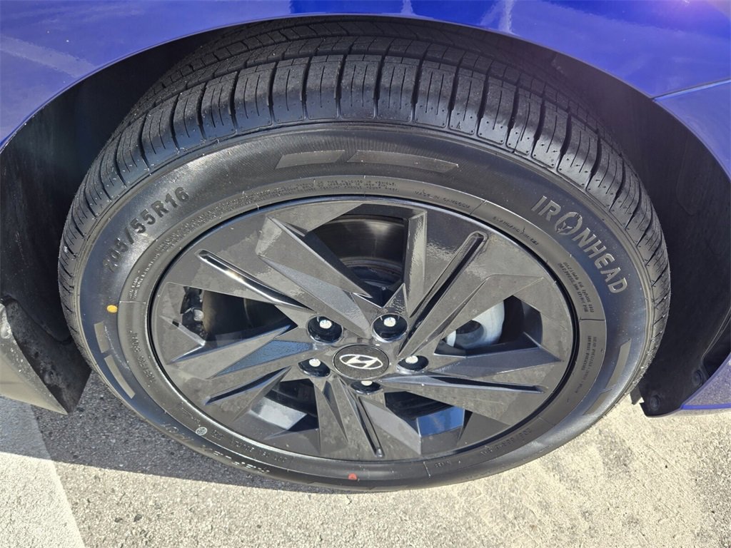 Certified 2023 Hyundai Elantra SEL image 17
