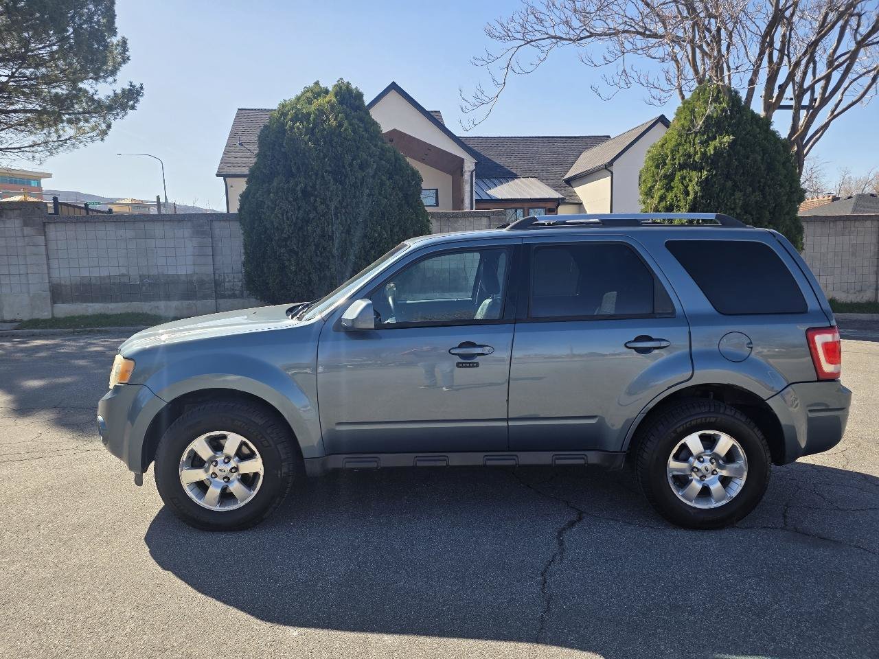 Used 2011 Ford Escape Limited AWD/4WD image 2