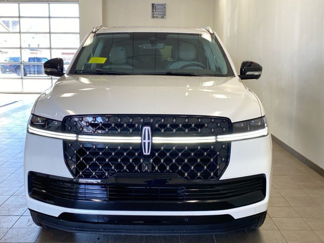 New 2026 Lincoln Navigator L Black Label AWD/4WD image 3